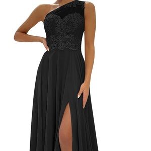 Black bridesmaids dress NWT. Size 18 plus, fits more like a large 16.